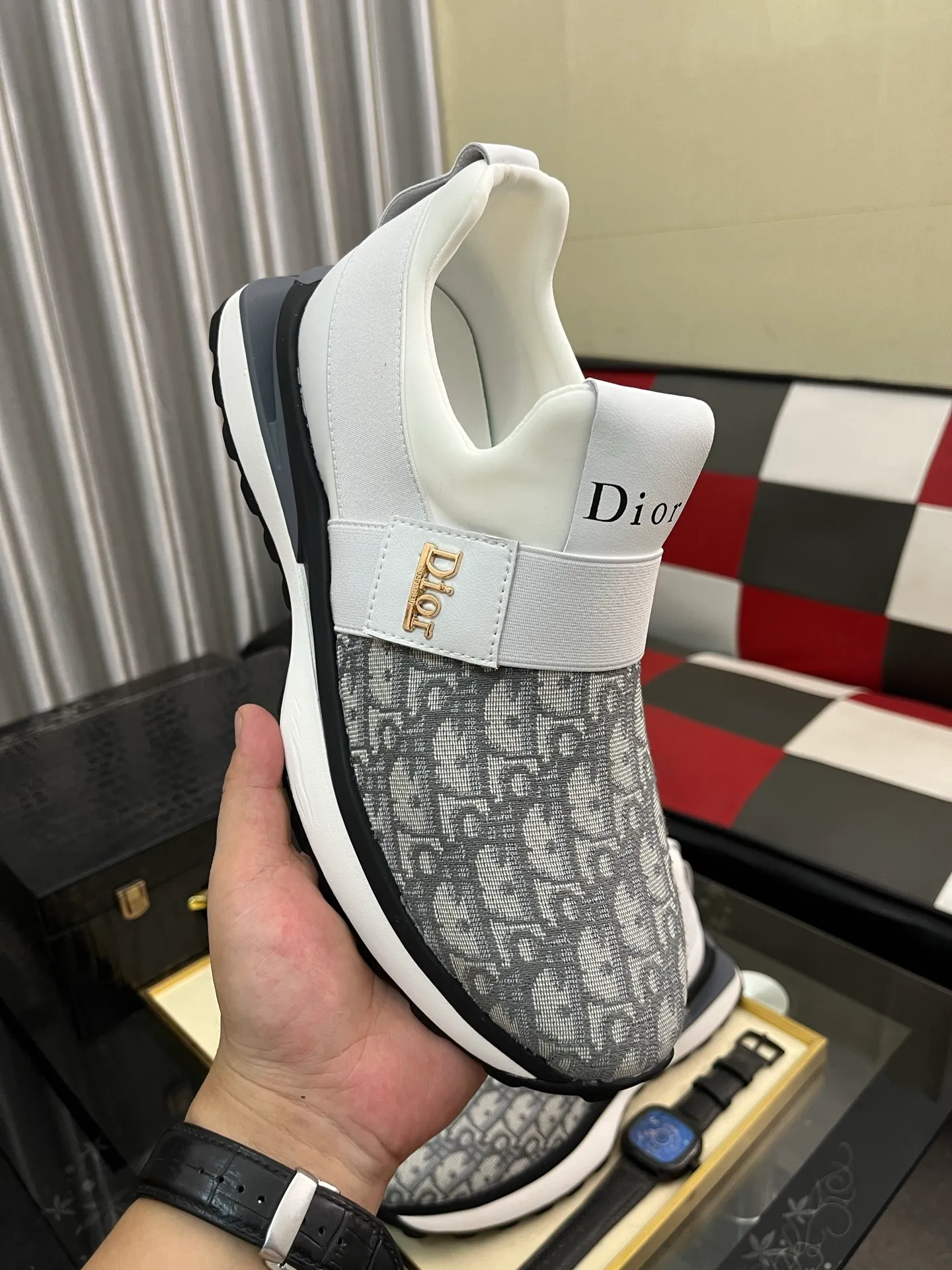 Men's Men's Shoes 💰458⌚️⌚️Dior [Dior] men's casual and trendy shoes are on the market! Strong British fashion style, the upper is made of nubuck leather with printed fabrics, comfortable pigskin lining, and original molded outsole. Designed by European and American masters, the perfect shape creates high quality, super versatile and very comfortable. High-end without losing taste, fashionable and novel! Code number: 38～442️⃣Colors available
